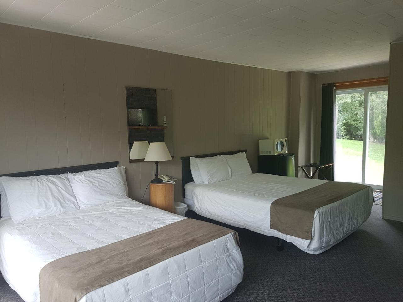 The Spirit Rock Outpost & Lodge Wiarton Εξωτερικό φωτογραφία